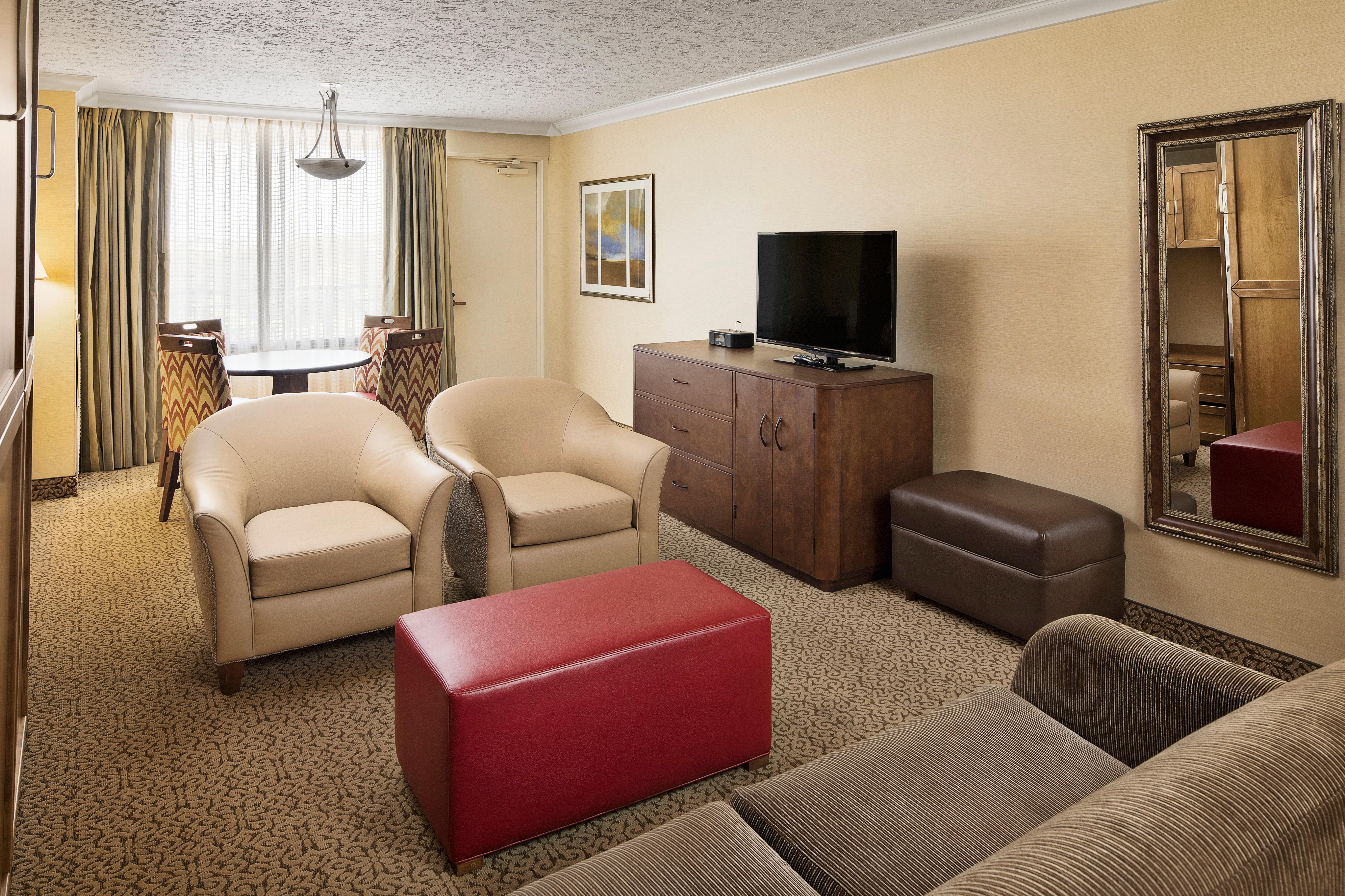 Crowne Plaza Airport Expo Ctr By Ihg 4*
