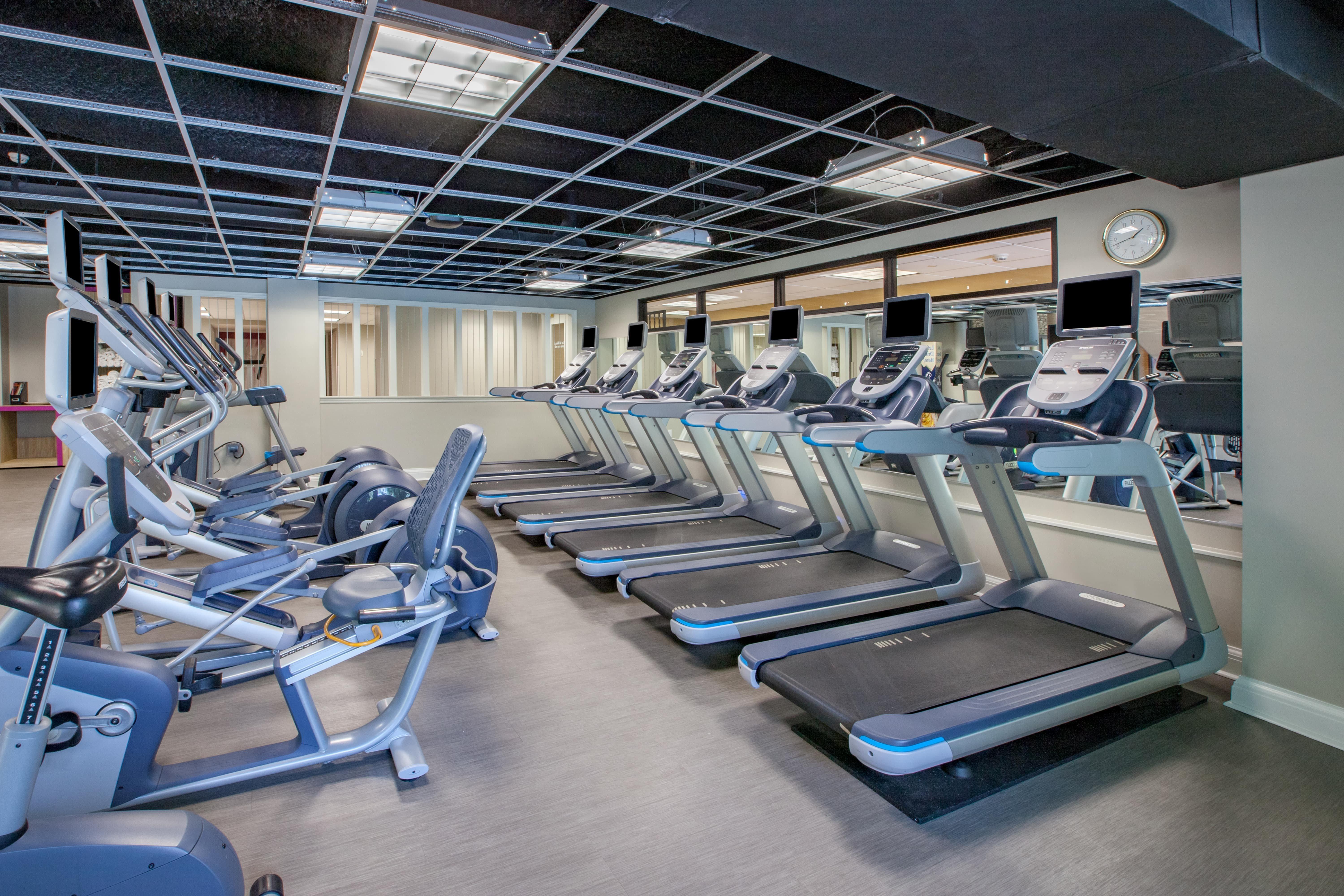 Crowne Plaza Airport Expo Ctr By Ihg Hotel 4*