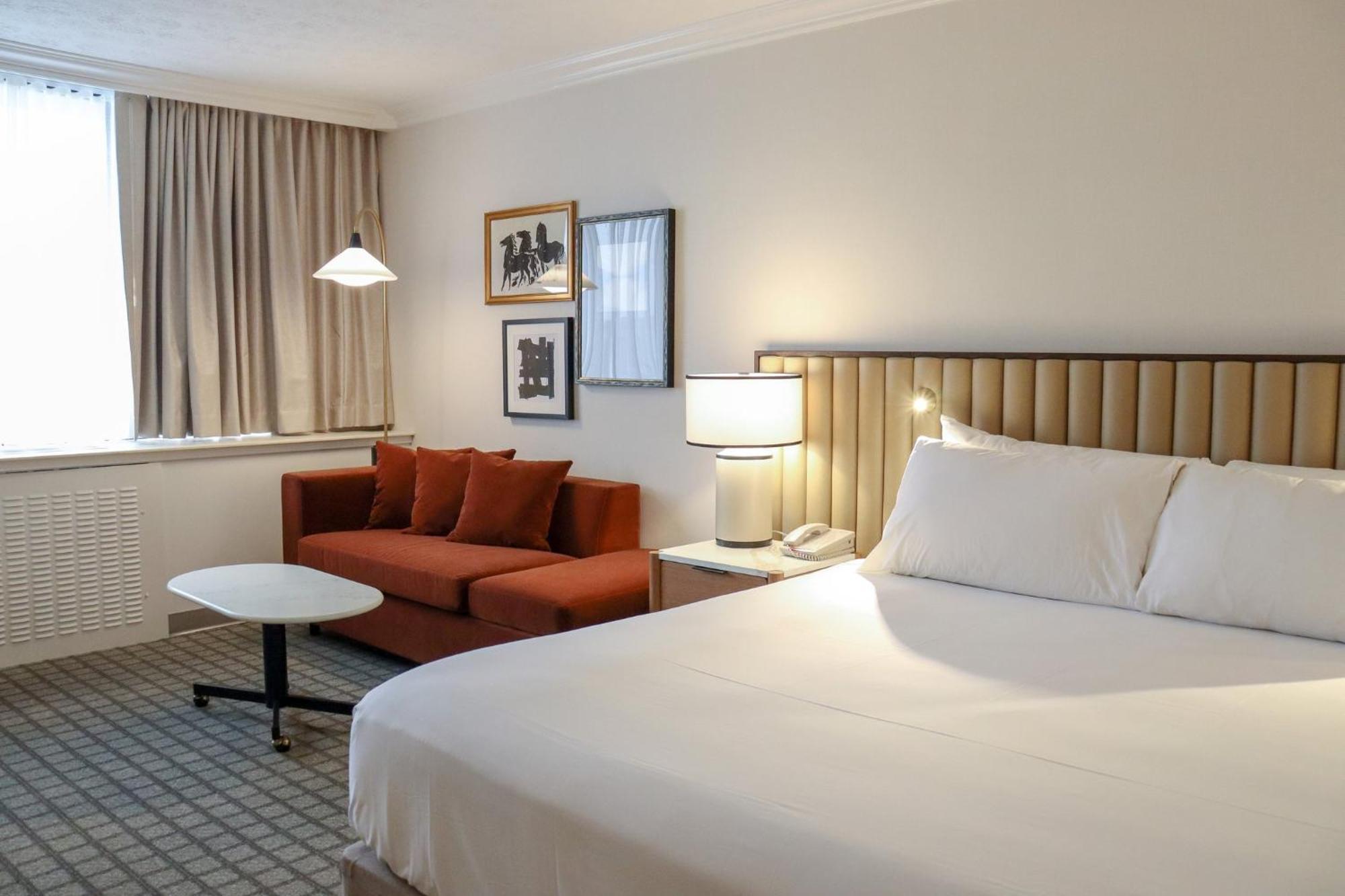 Crowne Plaza Airport Expo Ctr By Ihg 4*