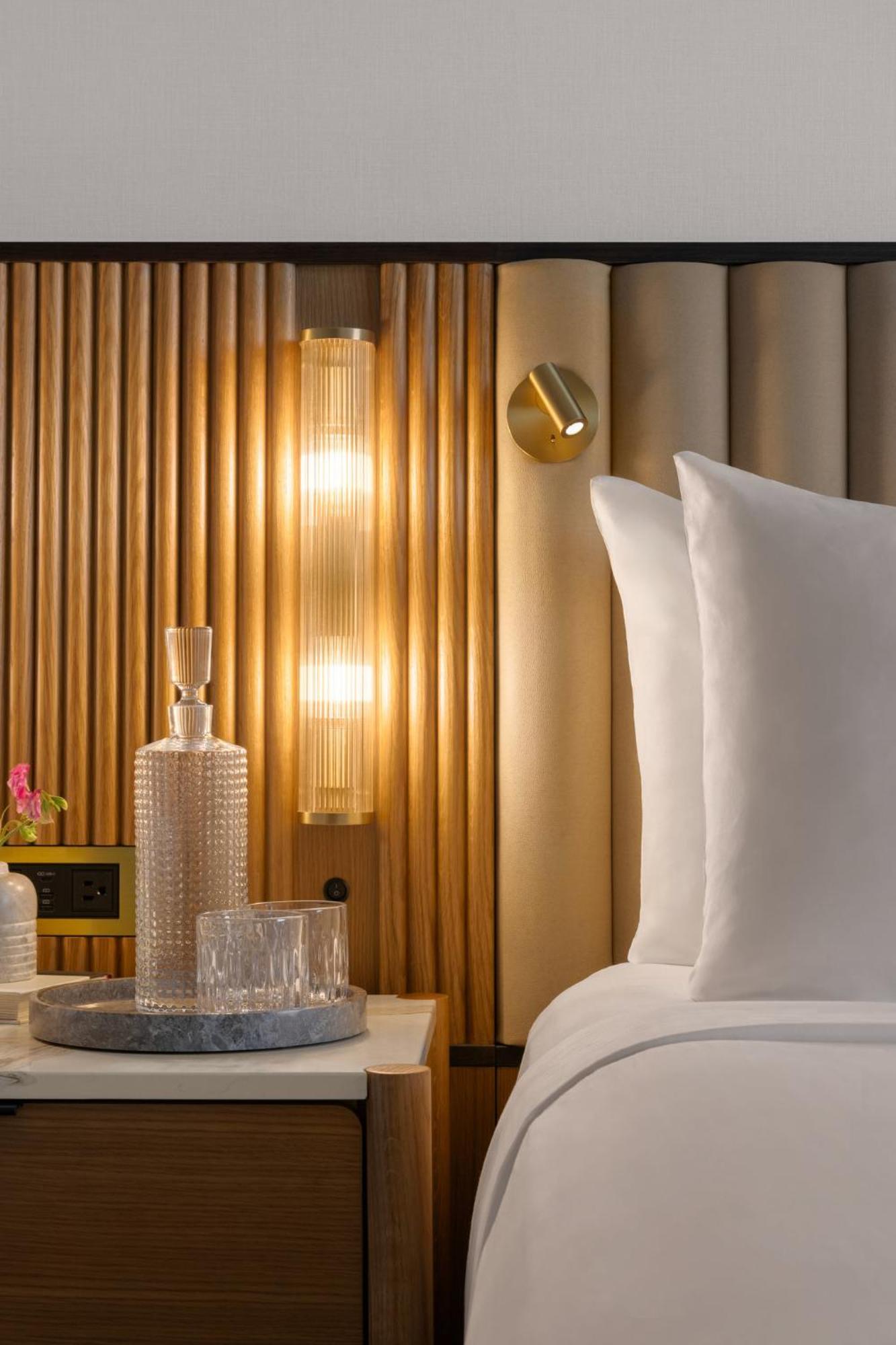 Crowne Plaza Airport Expo Ctr By Ihg Hotel 4*