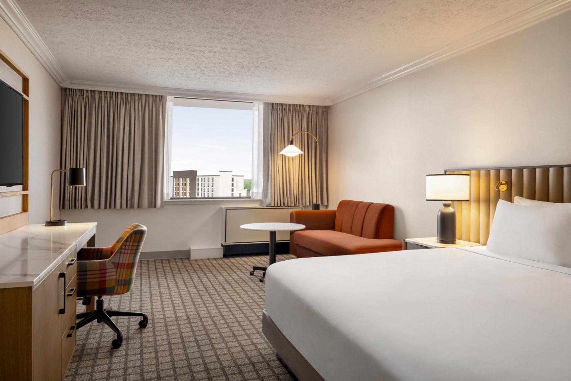 Hotel Crowne Plaza Airport Expo Ctr By Ihg 4*