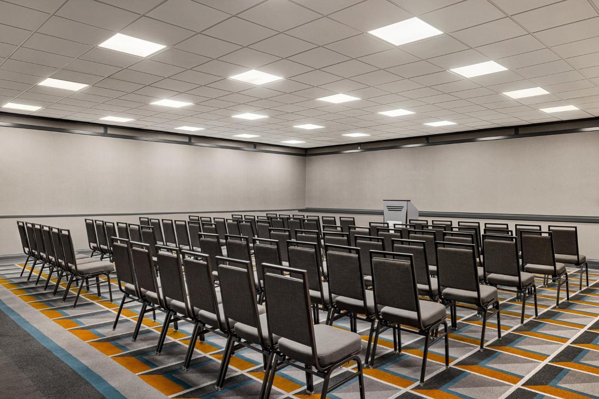 Crowne Plaza Airport Expo Ctr By Ihg Hotel Louisville