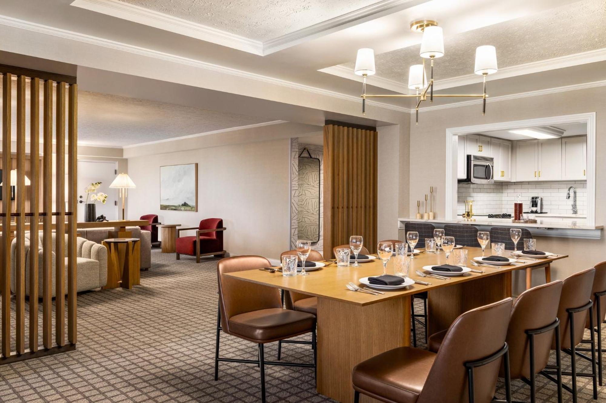 Hotel Crowne Plaza Airport Expo Ctr By Ihg Louisville
