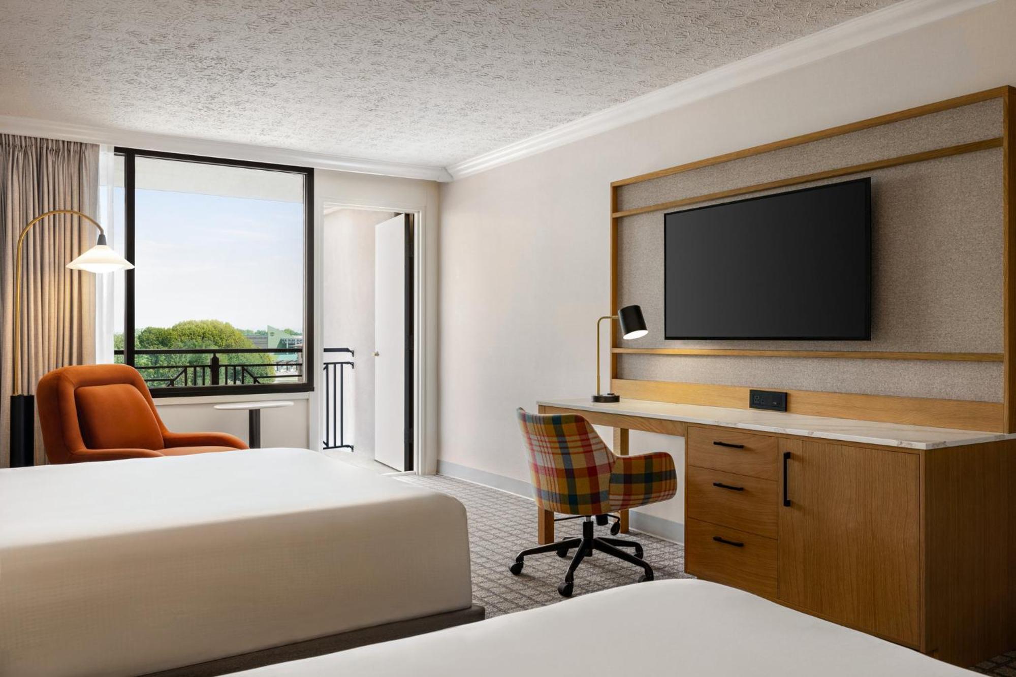 Crowne Plaza Airport Expo Ctr By Ihg 4*