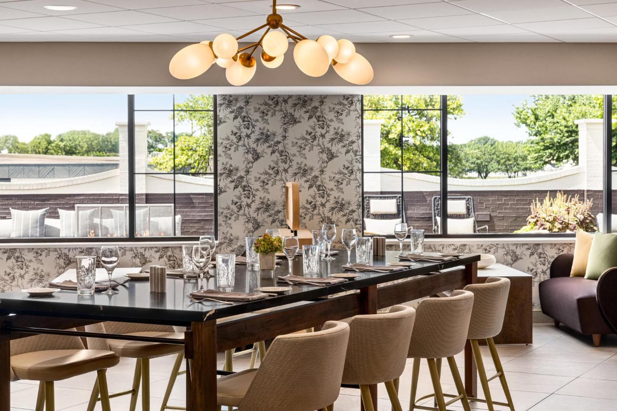 Crowne Plaza Airport Expo Ctr By Ihg Hotel Louisville