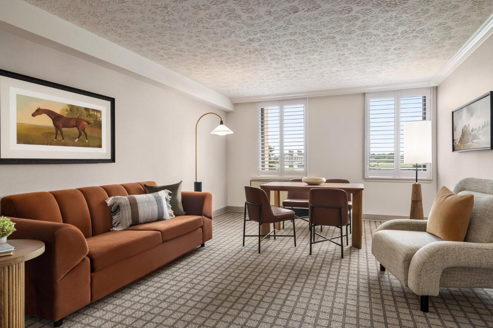 Hotel Crowne Plaza Airport Expo Ctr By Ihg 4*