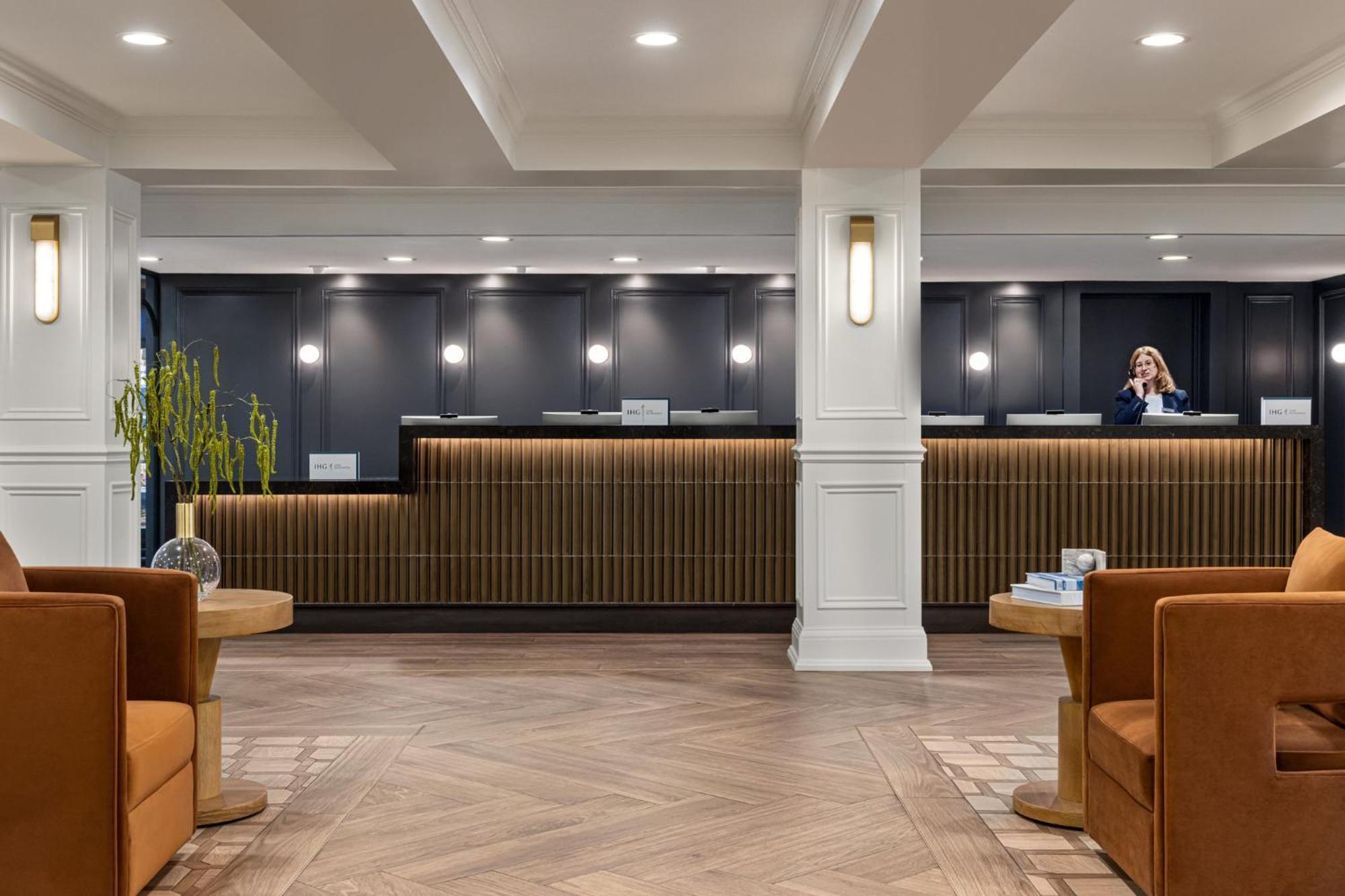 Hotel Crowne Plaza Airport Expo Ctr By Ihg Louisville