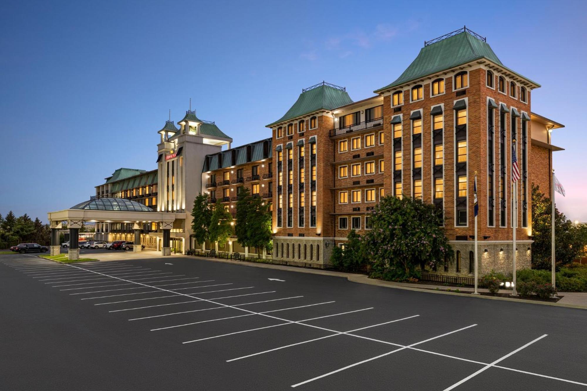 Crowne Plaza Airport Expo Ctr By Ihg 4*