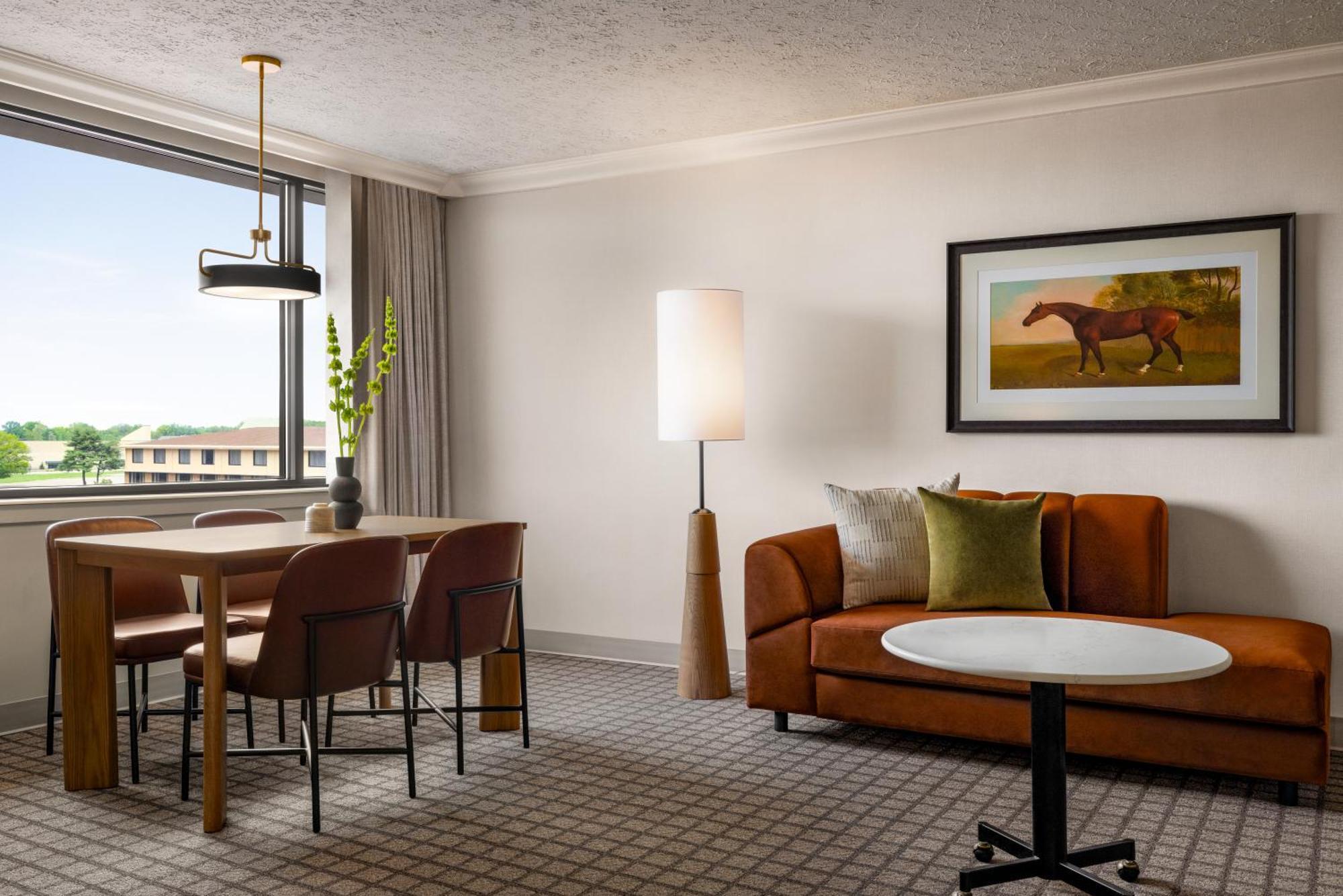 Crowne Plaza Airport Expo Ctr By Ihg 4*